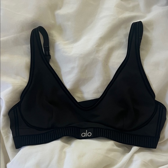 ALO Yoga Black Sports Bra - Picture 4 of 4